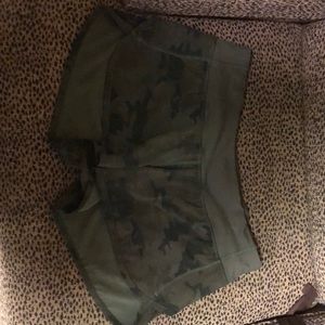 Camo Lululemon speed short